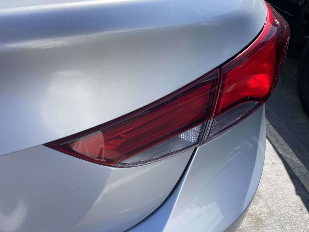 Used 2016 Hyundai Elantra SE FWD image 24