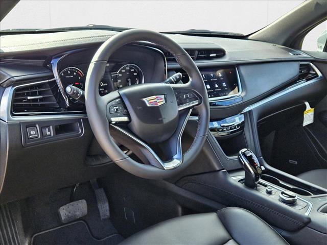 New 2025 Cadillac XT6 Luxury image 3