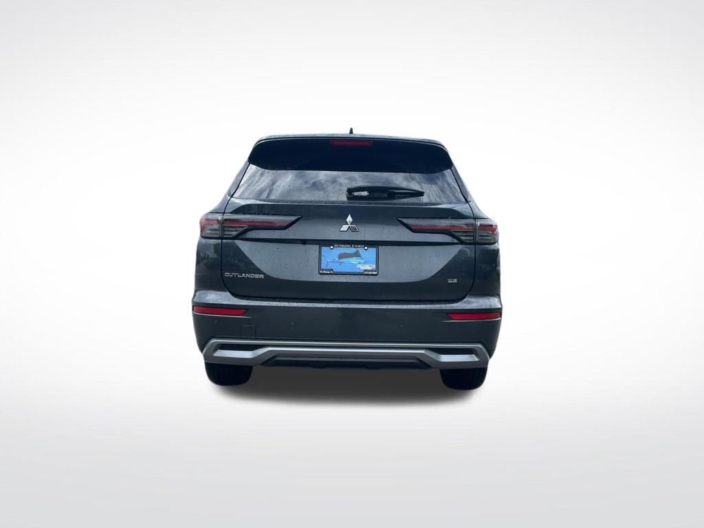 Used 2025 Mitsubishi Outlander SE image 7