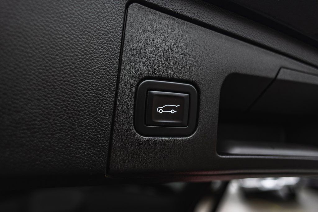 Used 2023 Cadillac XT4 Premium Luxury image 37