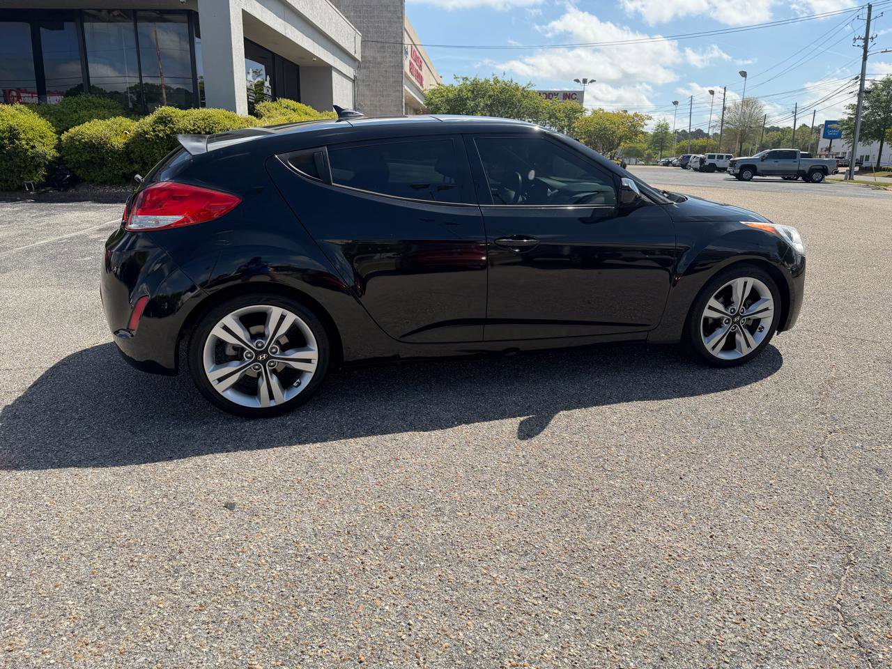 Used 2017 Hyundai Veloster Value Edition image 19