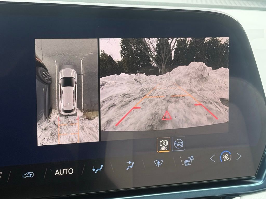 New 2026 Chevrolet Equinox EV LT FWD image 17