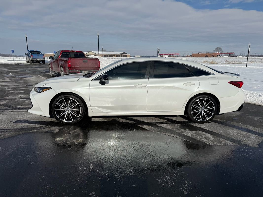 Used 2019 Toyota Avalon XSE image 7