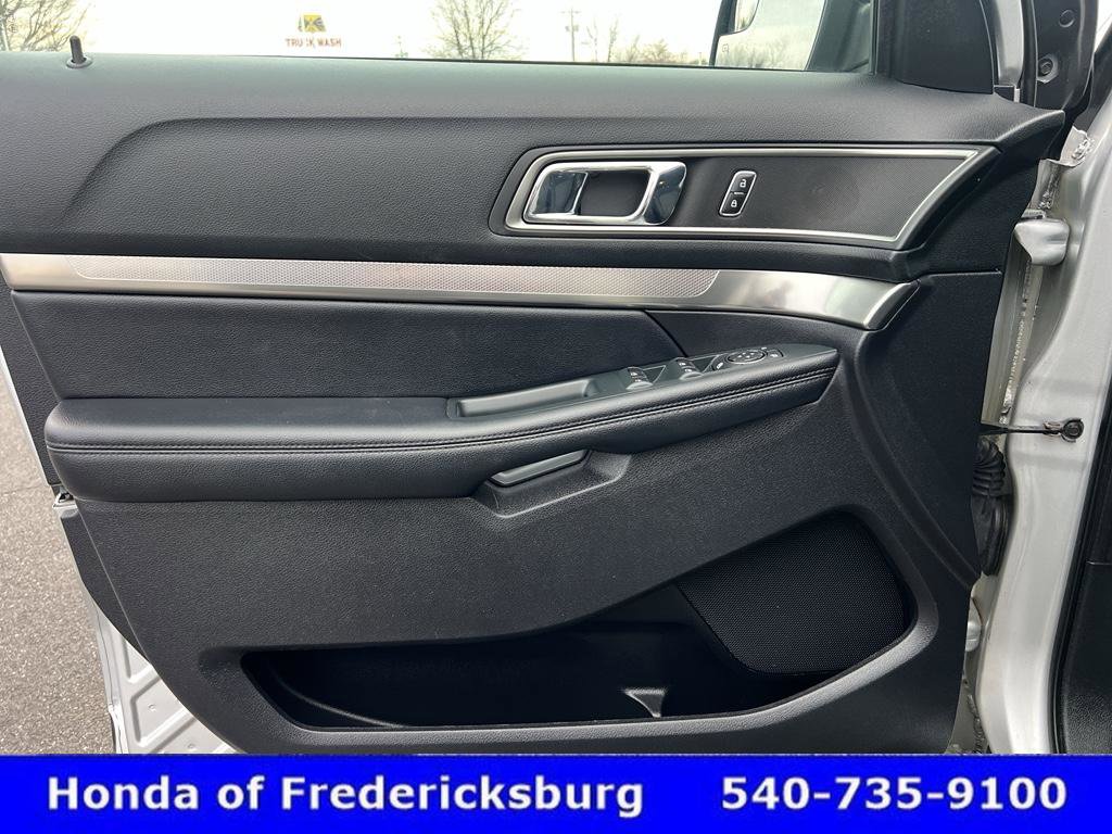 Used 2019 Ford Explorer XLT w/ Class III Trailer Tow Package image 15