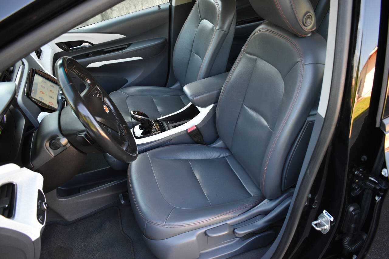 Used 2021 Chevrolet Bolt Premier w/ Infotainment Package FWD image 19