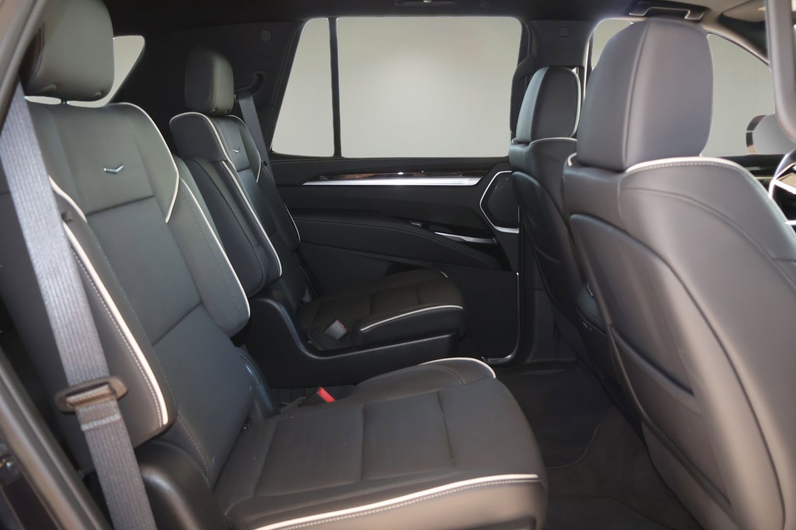 Certified 2025 Cadillac Escalade Premium Luxury AWD/4WD image 17