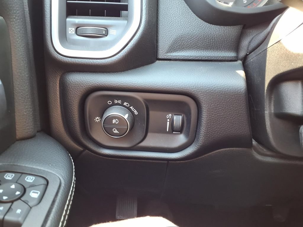 Used 2025 RAM 2500 Big Horn AWD/4WD image 18