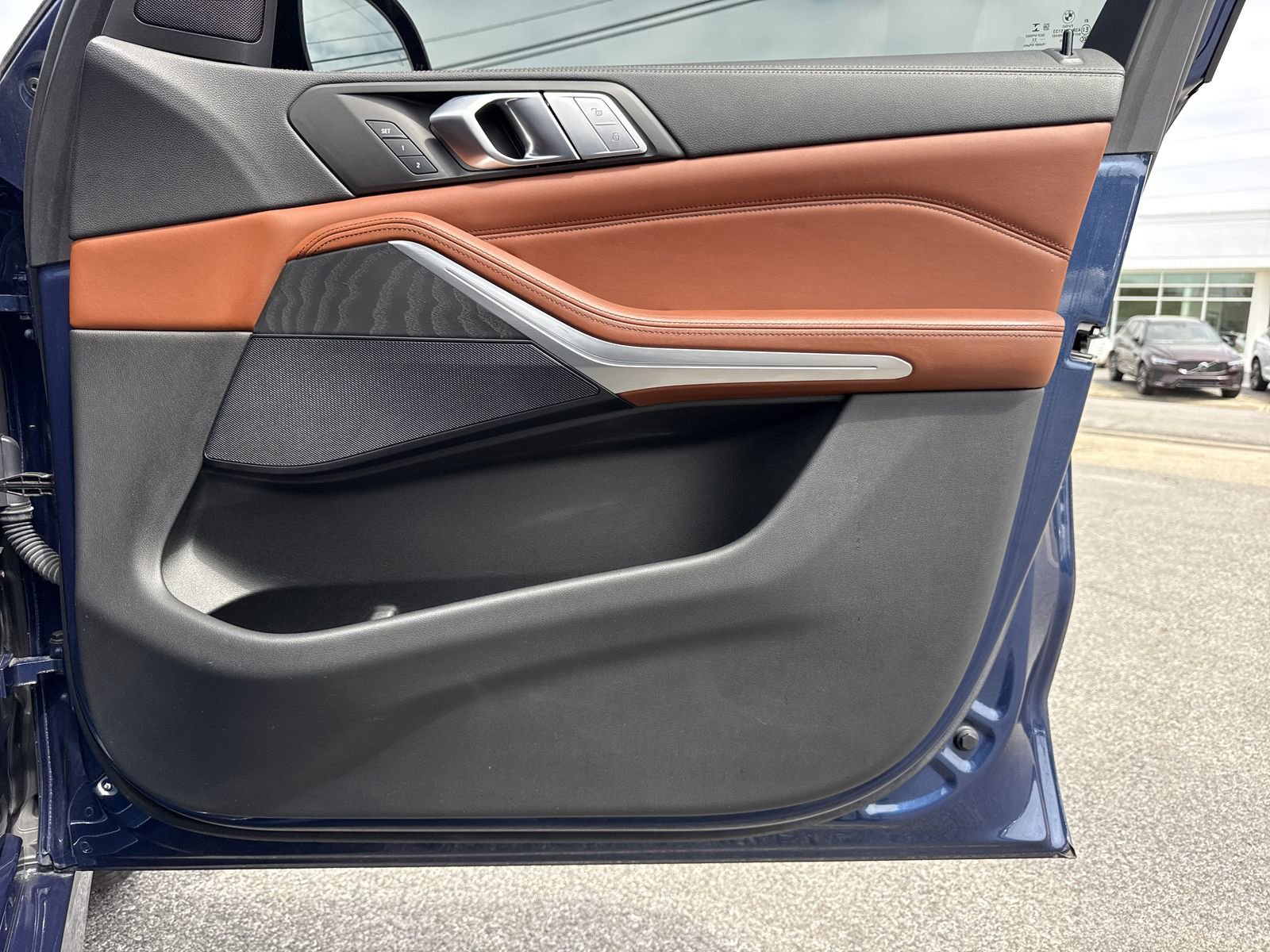 Used 2022 BMW X7 xDrive40i w/ M Sport Package image 38