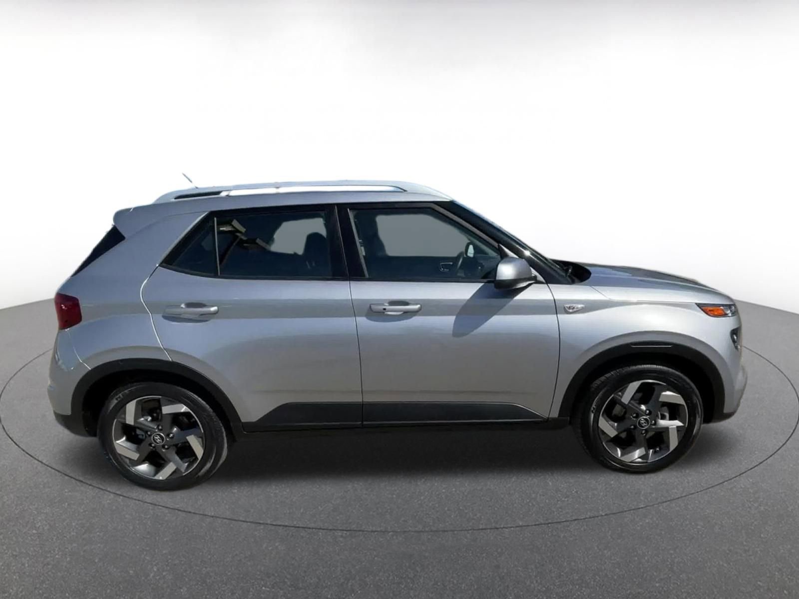 Used 2025 Hyundai Venue SEL FWD image 16