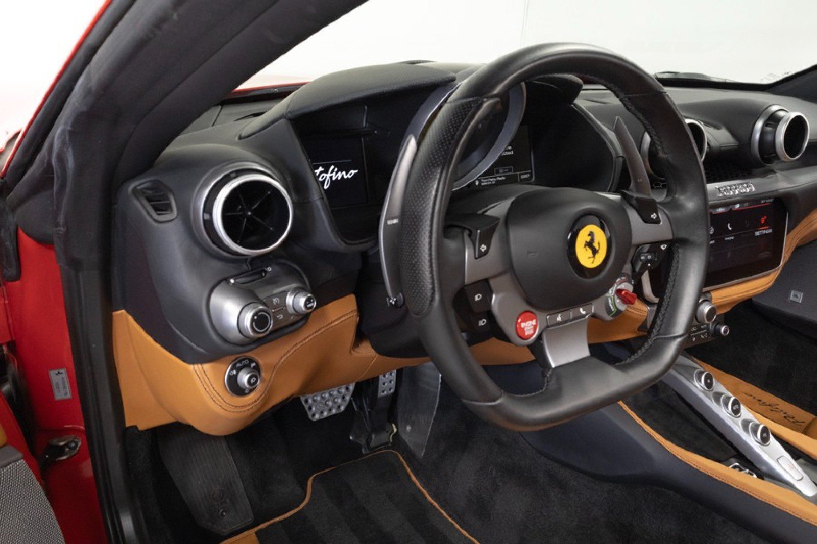 Used 2019 Ferrari Portofino RWD image 22