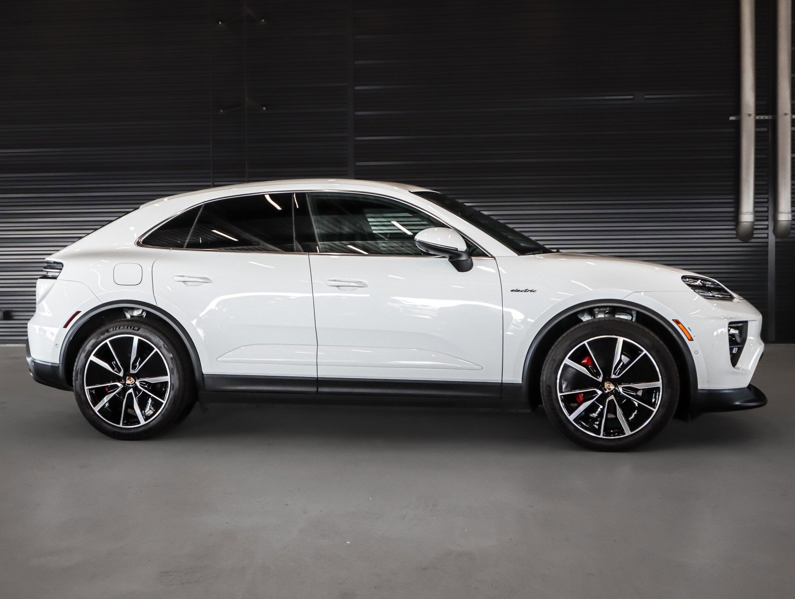 Certified 2025 Porsche Macan 4S Electric image 11