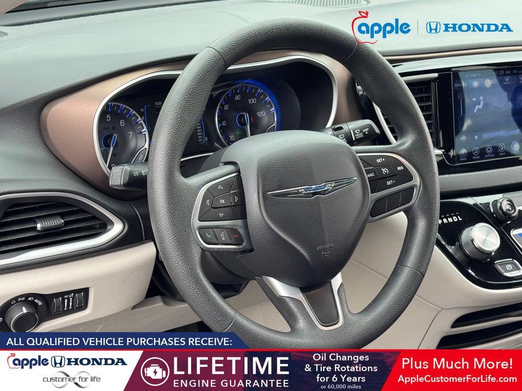 Used 2017 Chrysler Pacifica Touring FWD image 10