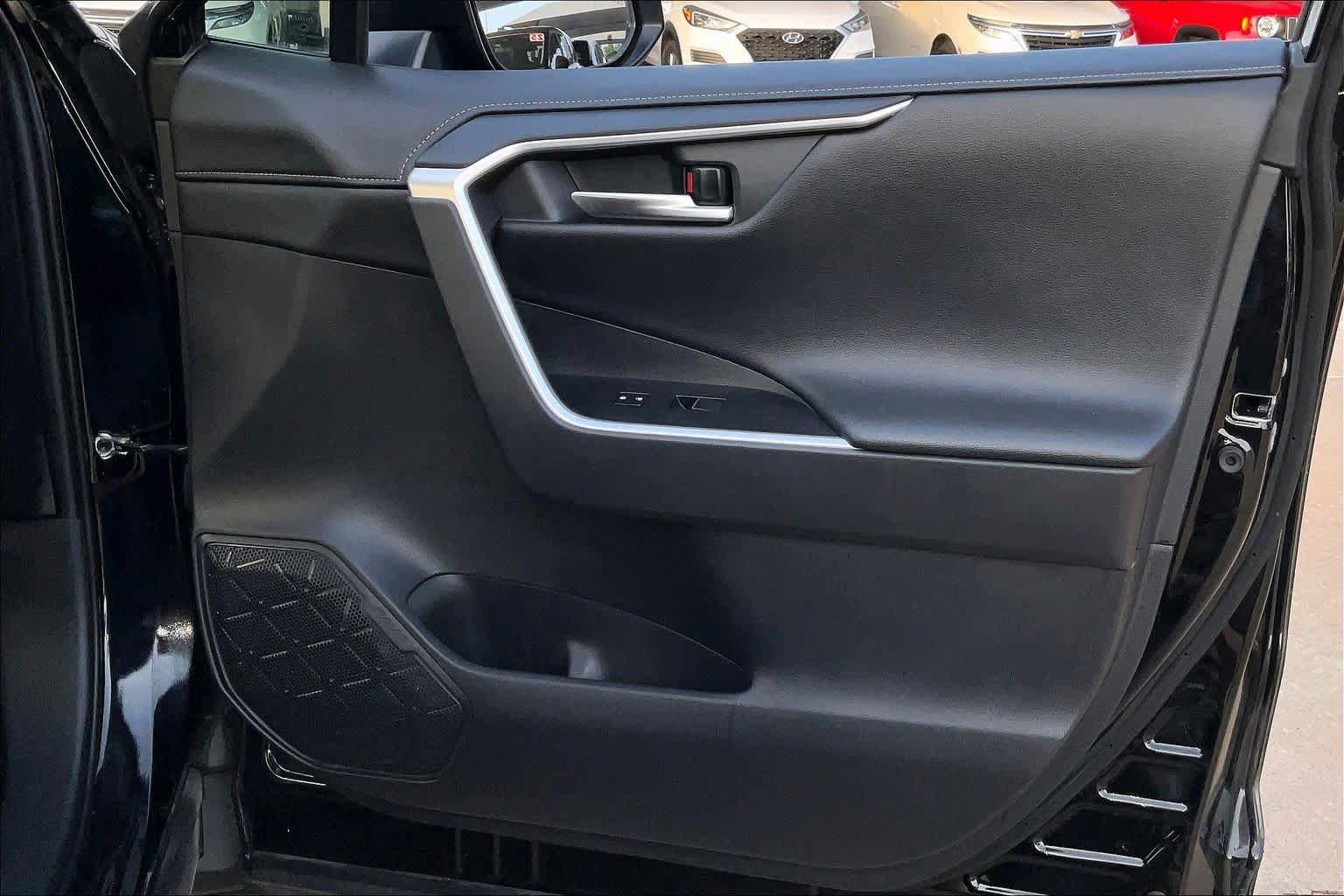 Used 2019 Toyota RAV4 Limited w/ Cold Weather Package FWD image 26