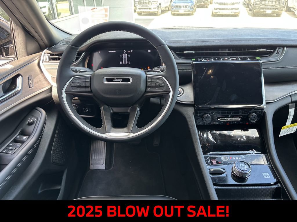 New 2025 Jeep Grand Cherokee Limited w/ Black Appearance Package image 10