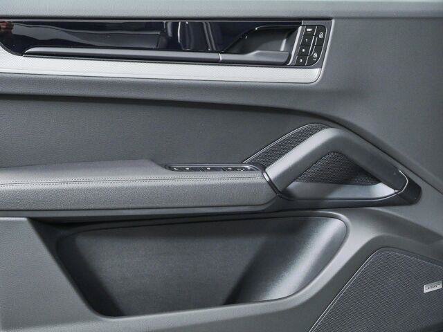 New 2026 Porsche Cayenne Coupe AWD/4WD image 6