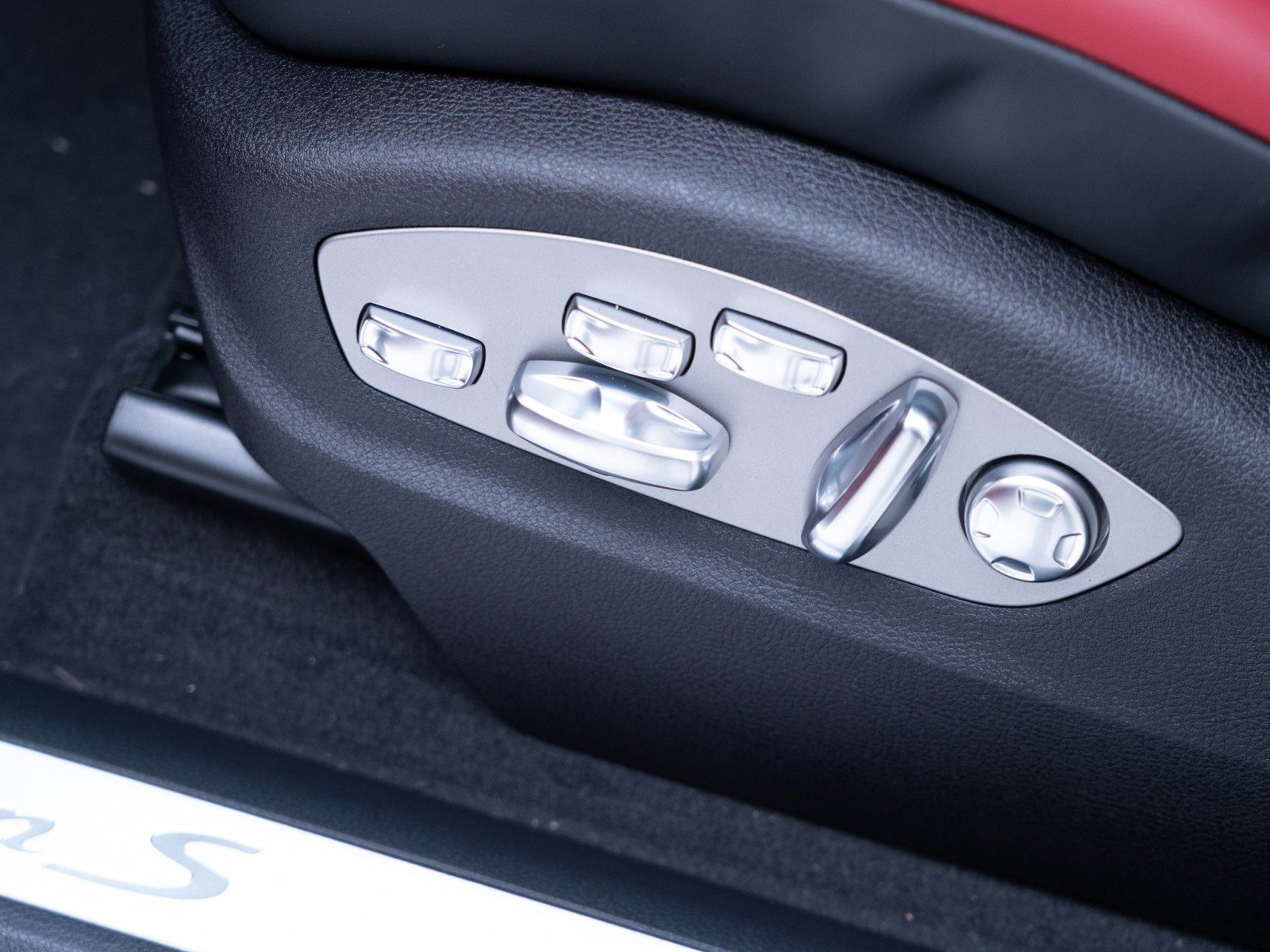 New 2026 Porsche Macan S image 16