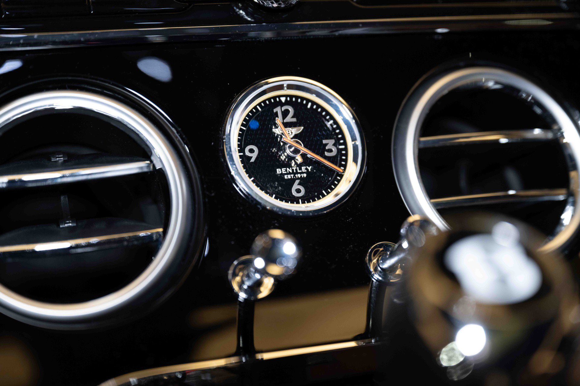 Used 2024 Bentley Continental GT V8 image 33