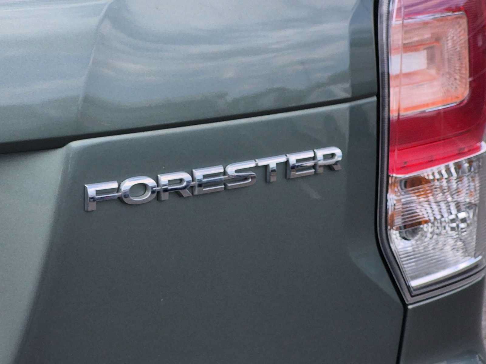 Used 2018 Subaru Forester 2.5i Premium w/ All-Weather Package AWD/4WD image 13