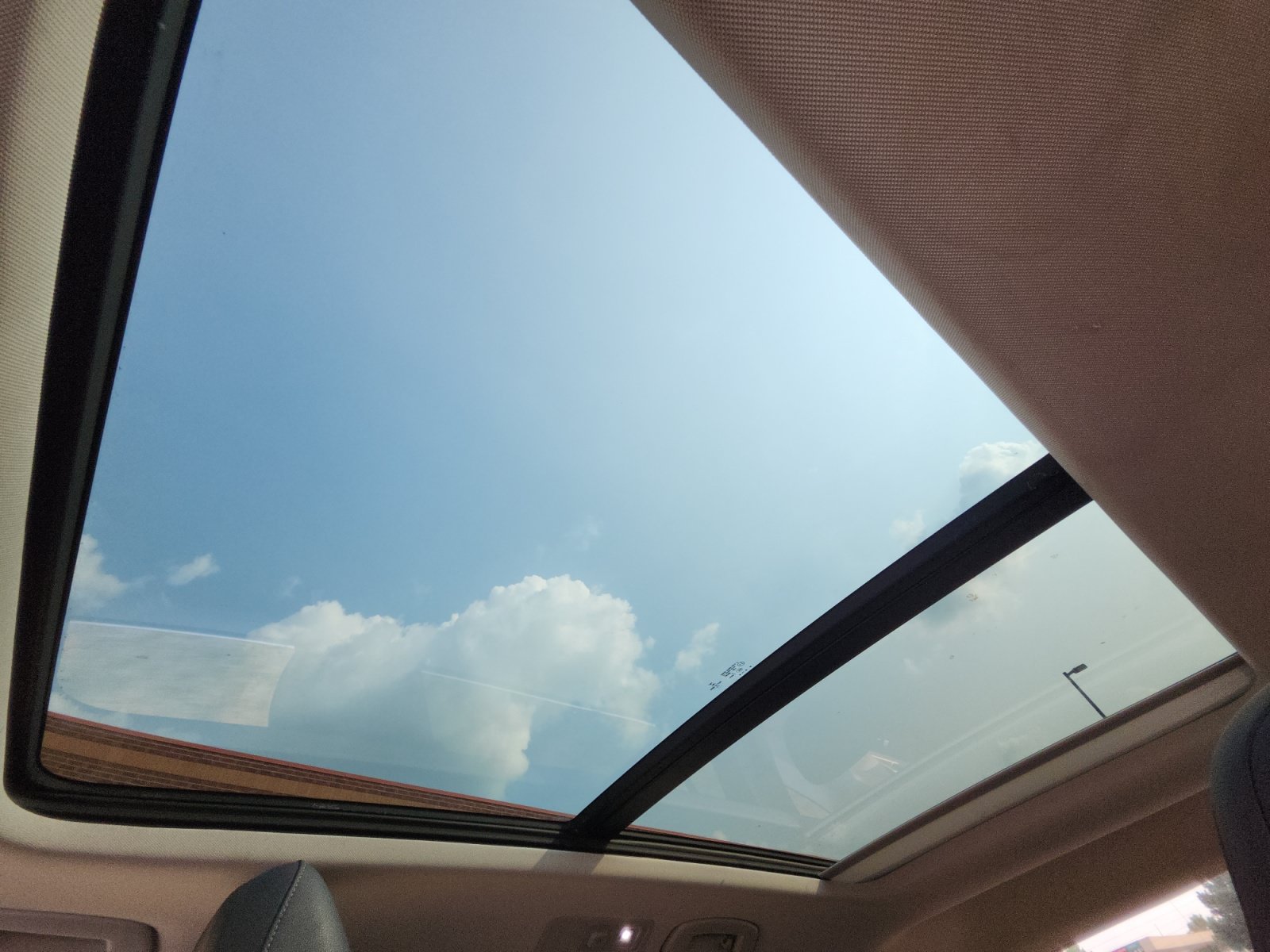 Used 2020 Volkswagen Tiguan SE w/ Panoramic Sunroof Package AWD/4WD image 25