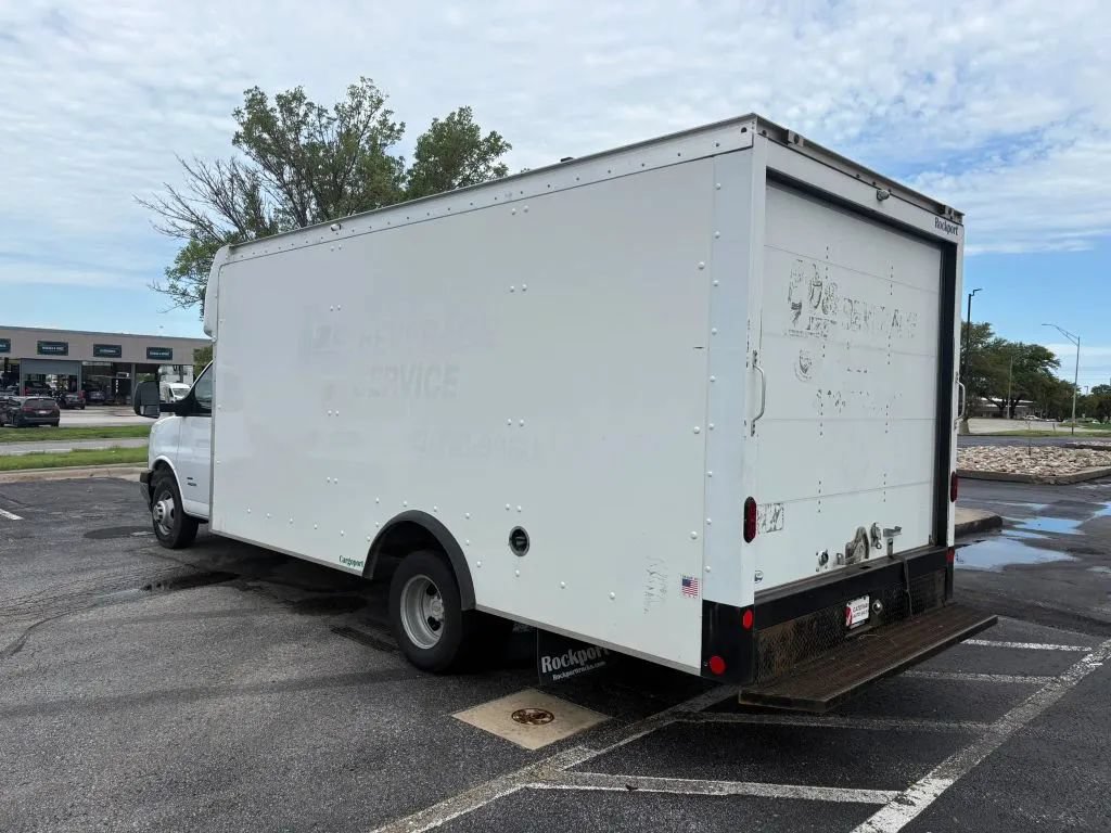 Used 2022 Chevrolet Express 4500 w/ Power Convenience Package RWD image 3
