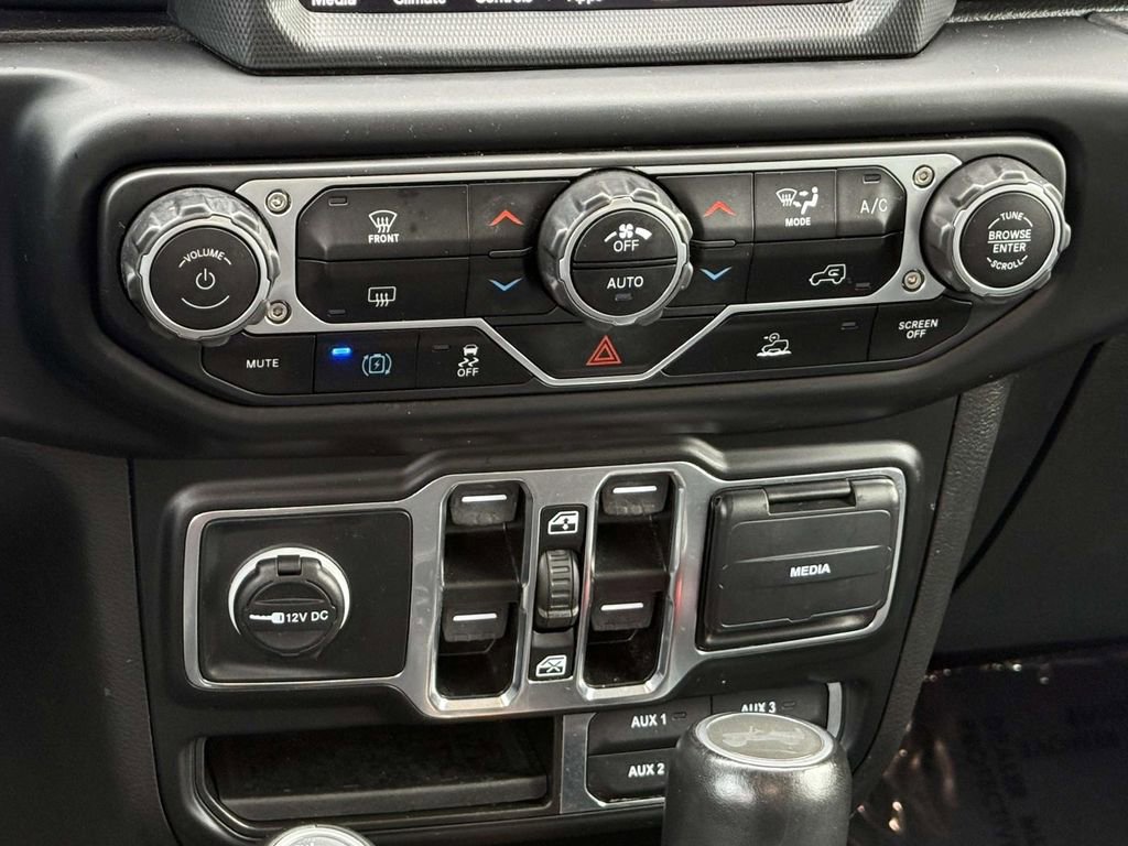 Used 2023 Jeep Wrangler Unlimited Sahara AWD/4WD image 17