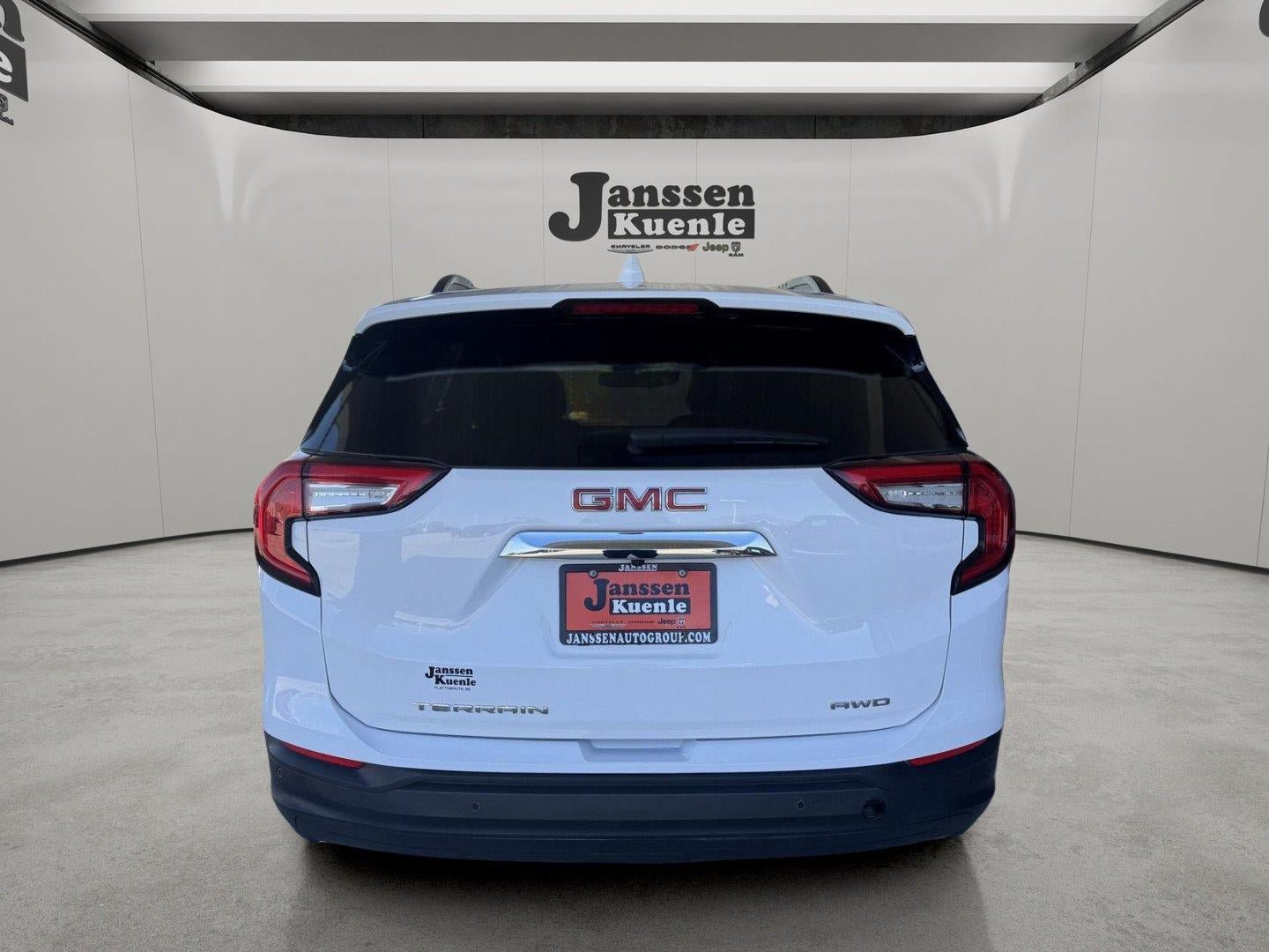 Used 2022 GMC Terrain SLE w/ Driver Convenience Package AWD/4WD image 2