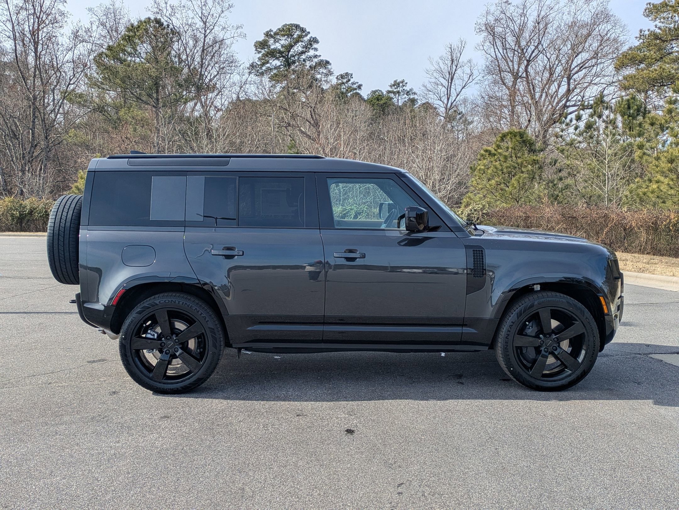 New 2026 Land Rover Defender 110 X-Dynamic SE image 4