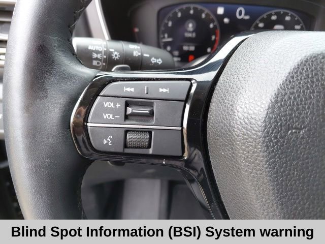 Used 2025 Honda Pilot Elite image 13