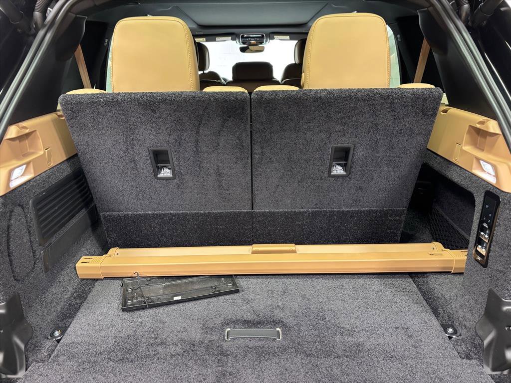Used 2025 Land Rover Range Rover Long Wheelbase SE image 42