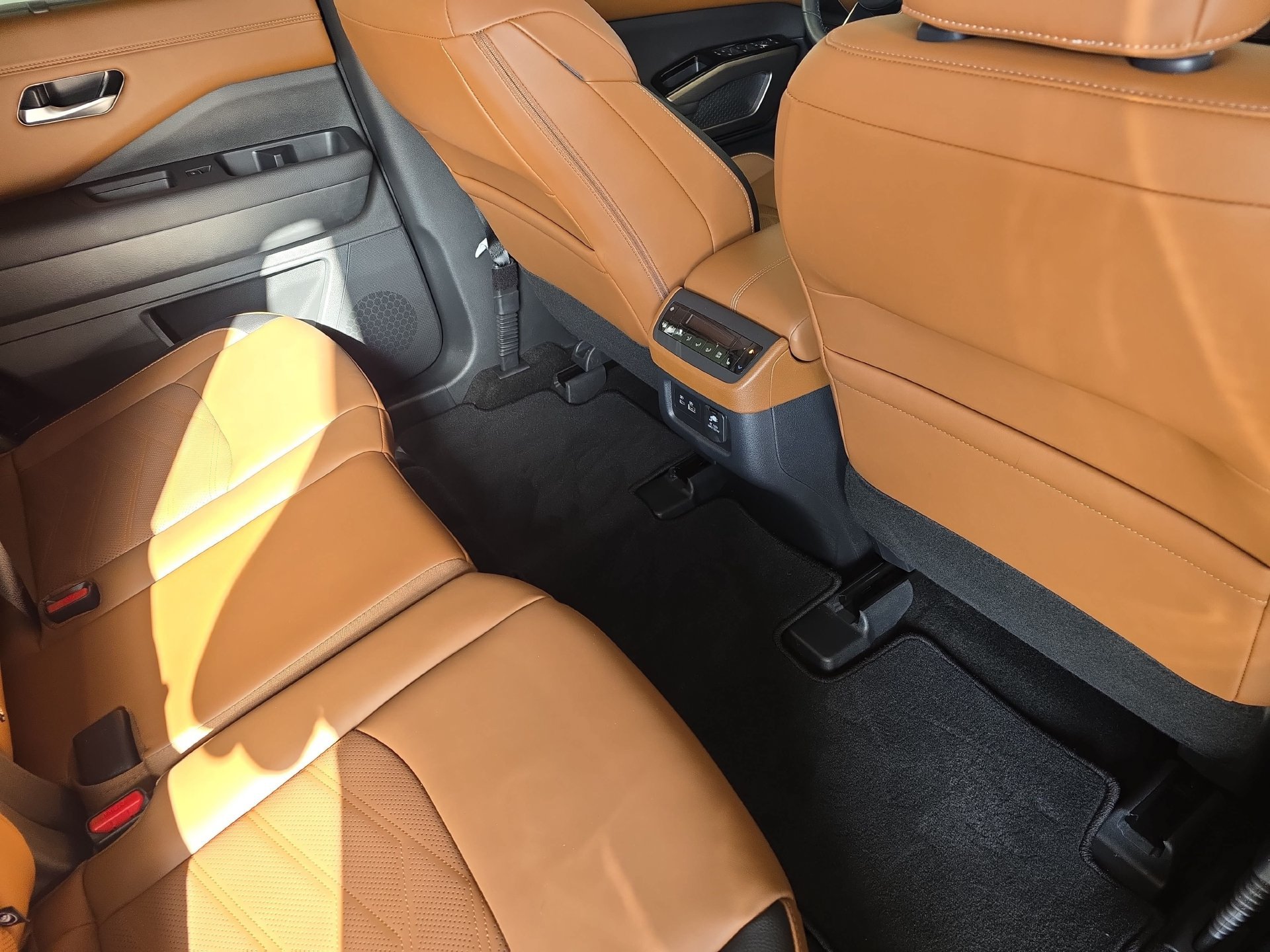 Used 2025 Nissan Pathfinder Platinum w/ Cargo Package FWD image 11