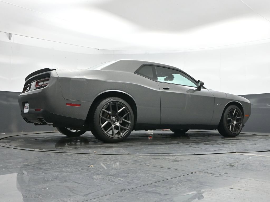 Used 2017 Dodge Challenger R/T image 40