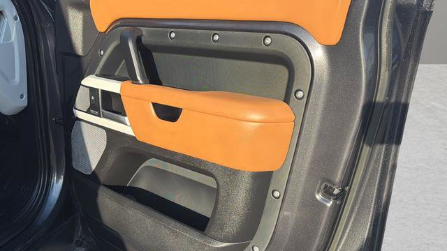 Used 2023 Land Rover Defender 130 SE image 20