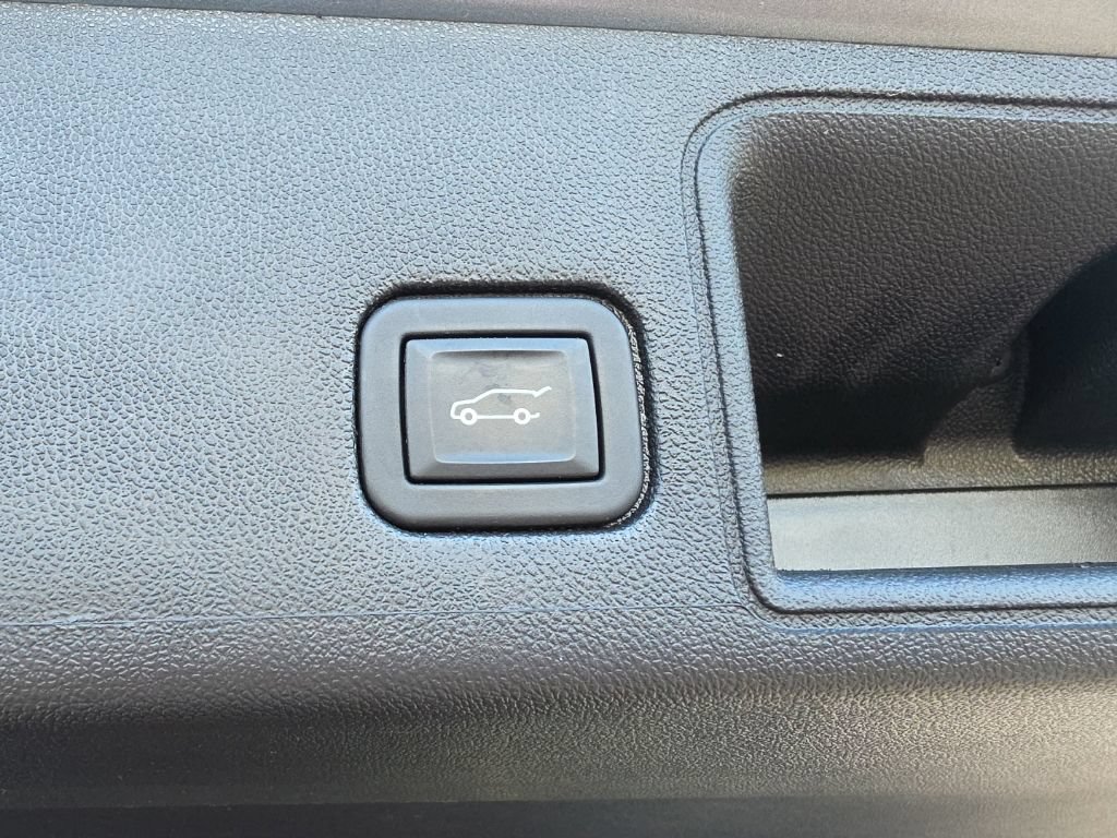 Certified 2023 GMC Terrain SLT w/ Infotainment Package II FWD image 13