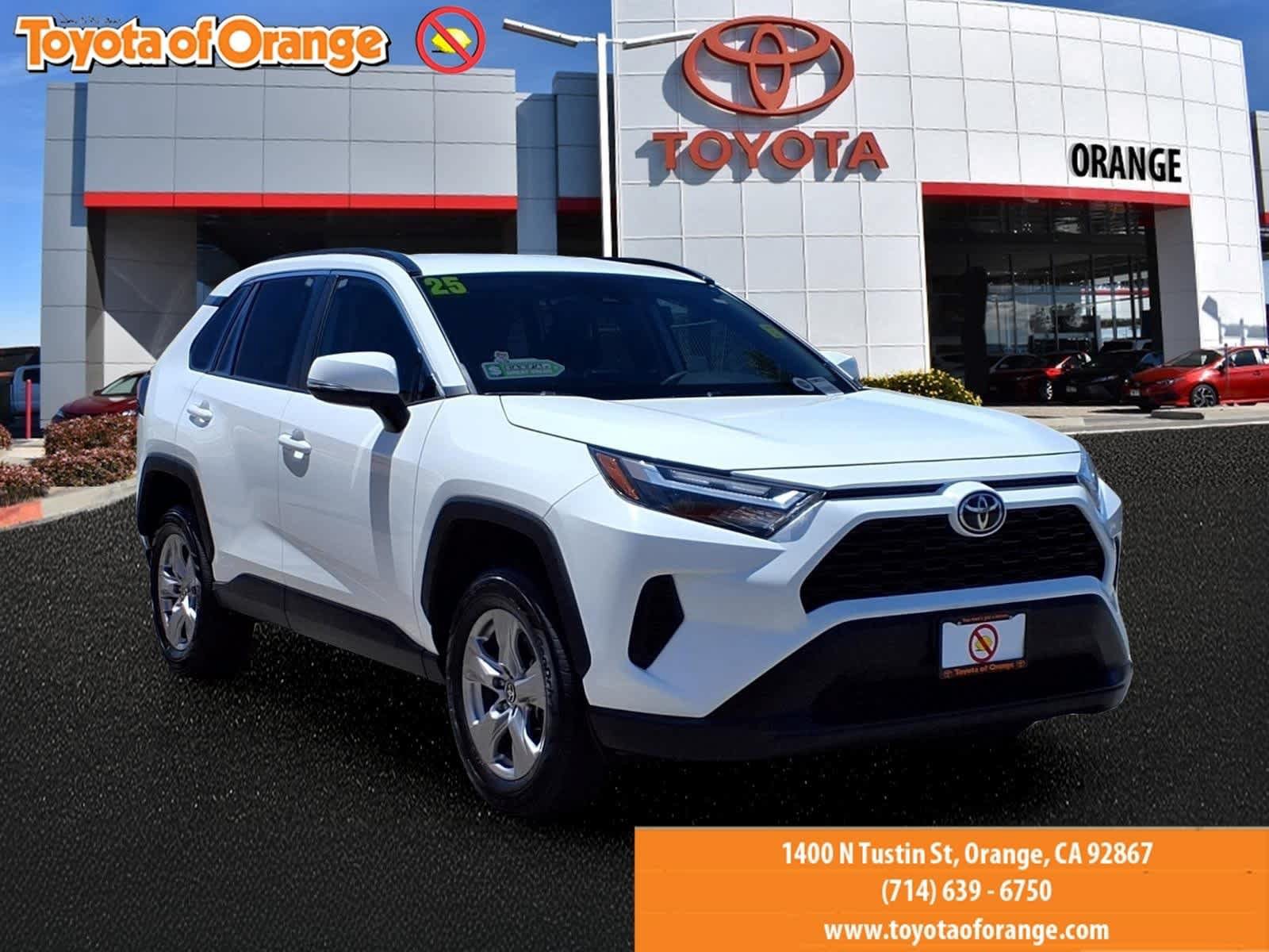 Used 2025 Toyota RAV4 XLE FWD image 1