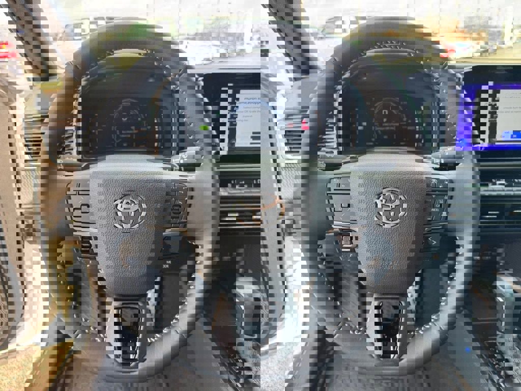 Used 2025 Toyota Camry SE w/ Convenience Package image 20