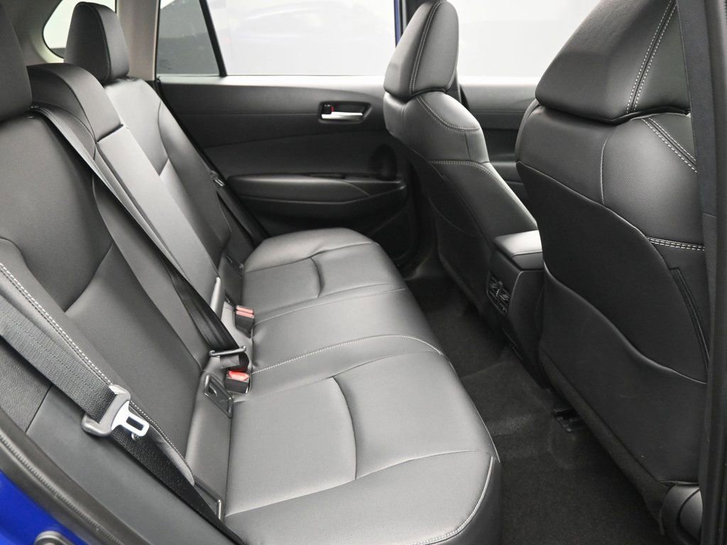 Used 2025 Toyota Corolla Cross XLE w/ Convenience Package FWD image 29