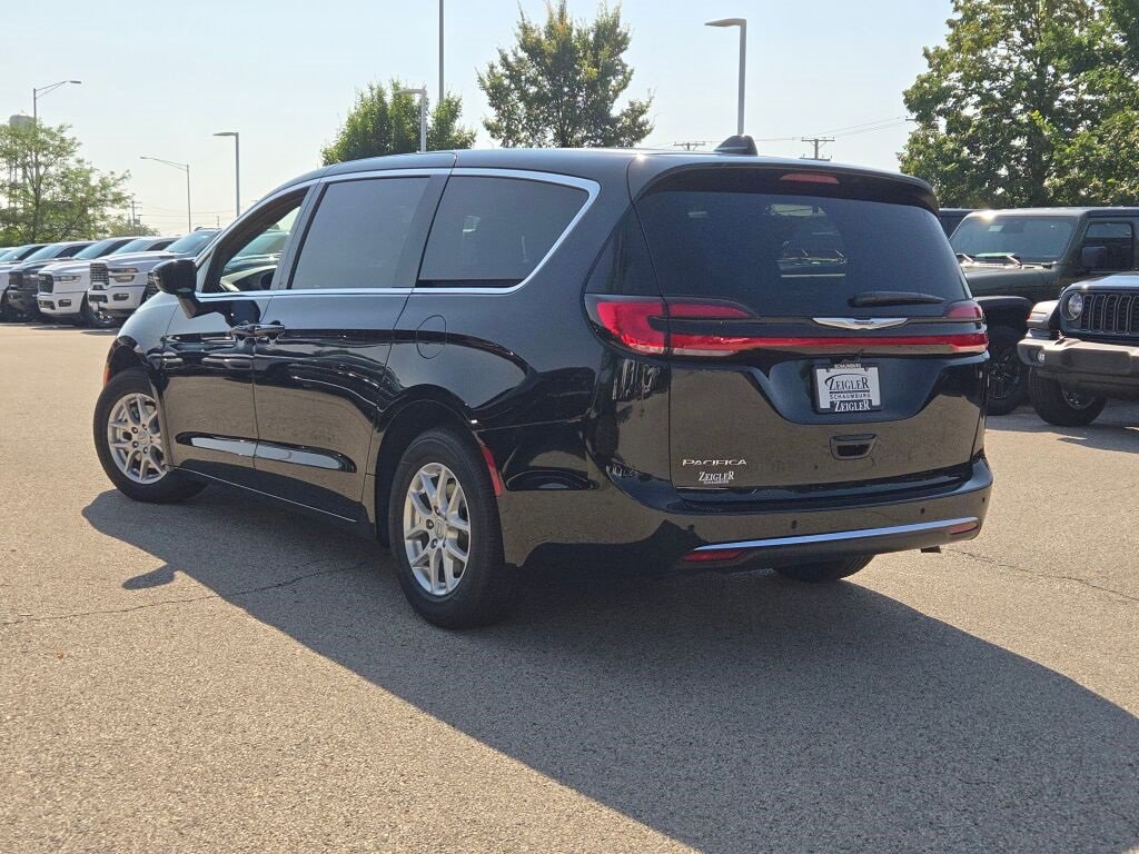 New 2026 Chrysler Pacifica Select image 13