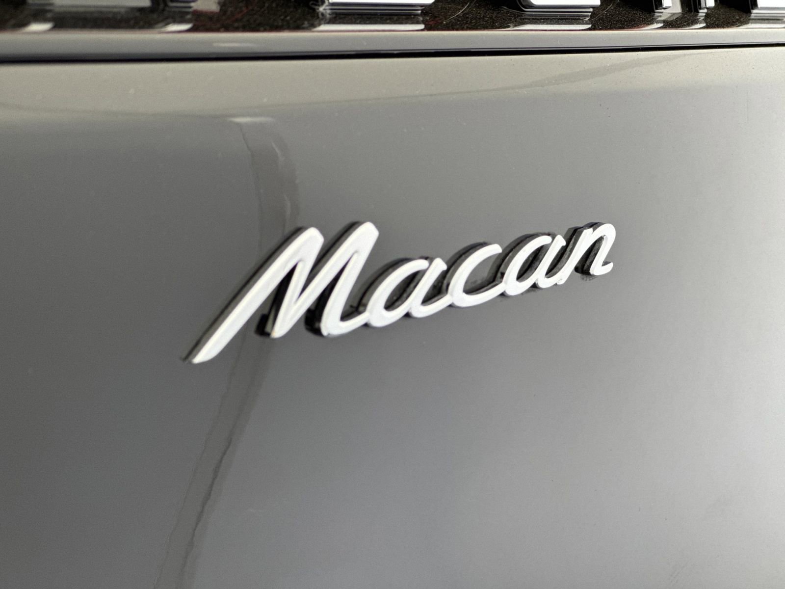 Certified 2025 Porsche Macan image 33