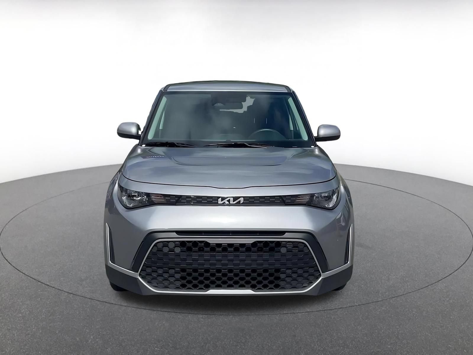 Used 2025 Kia Soul LX w/ LX Technology Package FWD image 3