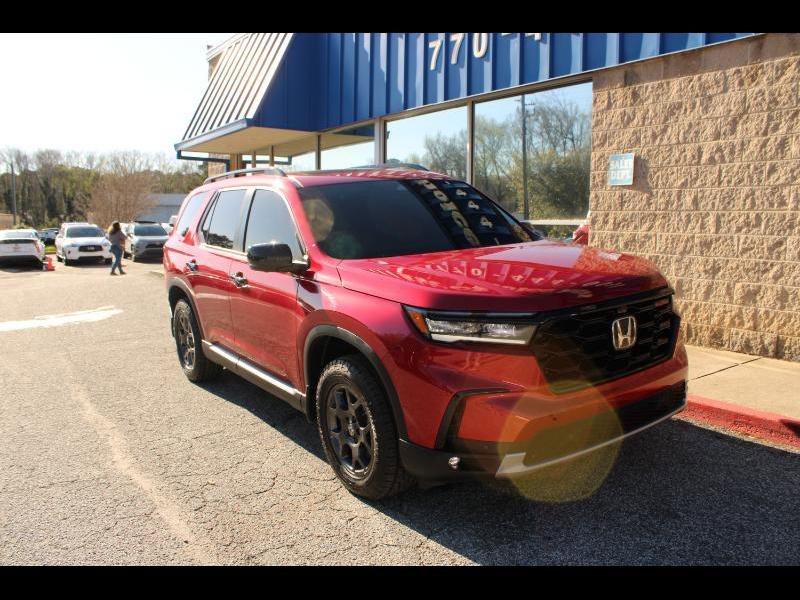 Used 2025 Honda Pilot TrailSport image 1