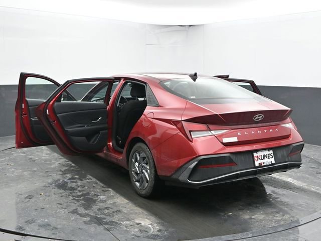 Used 2024 Hyundai Elantra SEL image 54