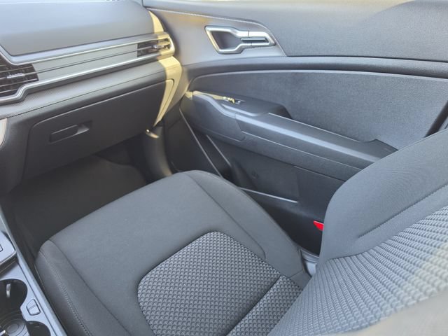 Used 2025 Kia Sportage LX FWD image 25