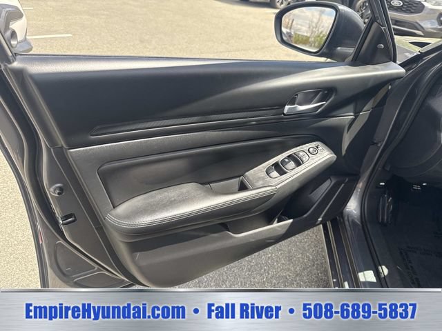 Used 2024 Nissan Altima 2.5 SV FWD image 17
