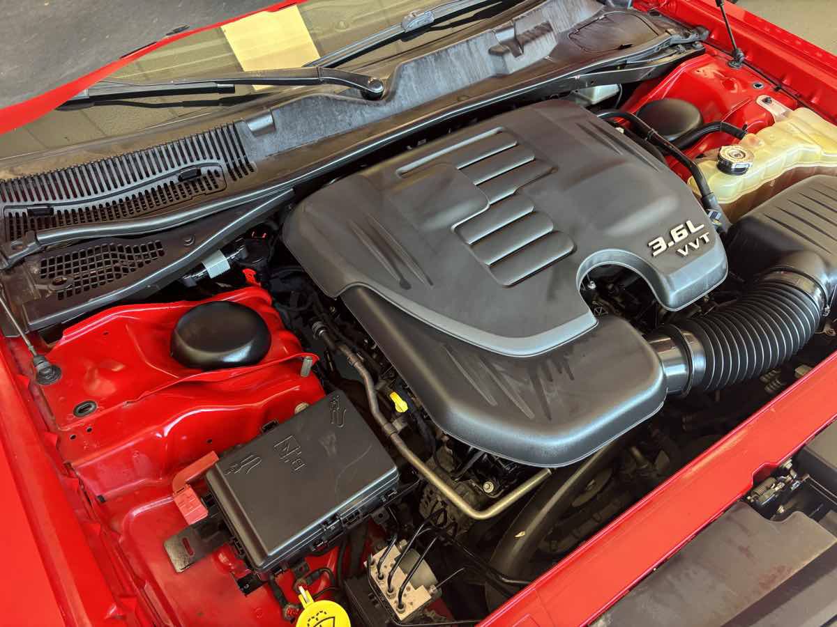 Used 2016 Dodge Challenger SXT RWD image 27