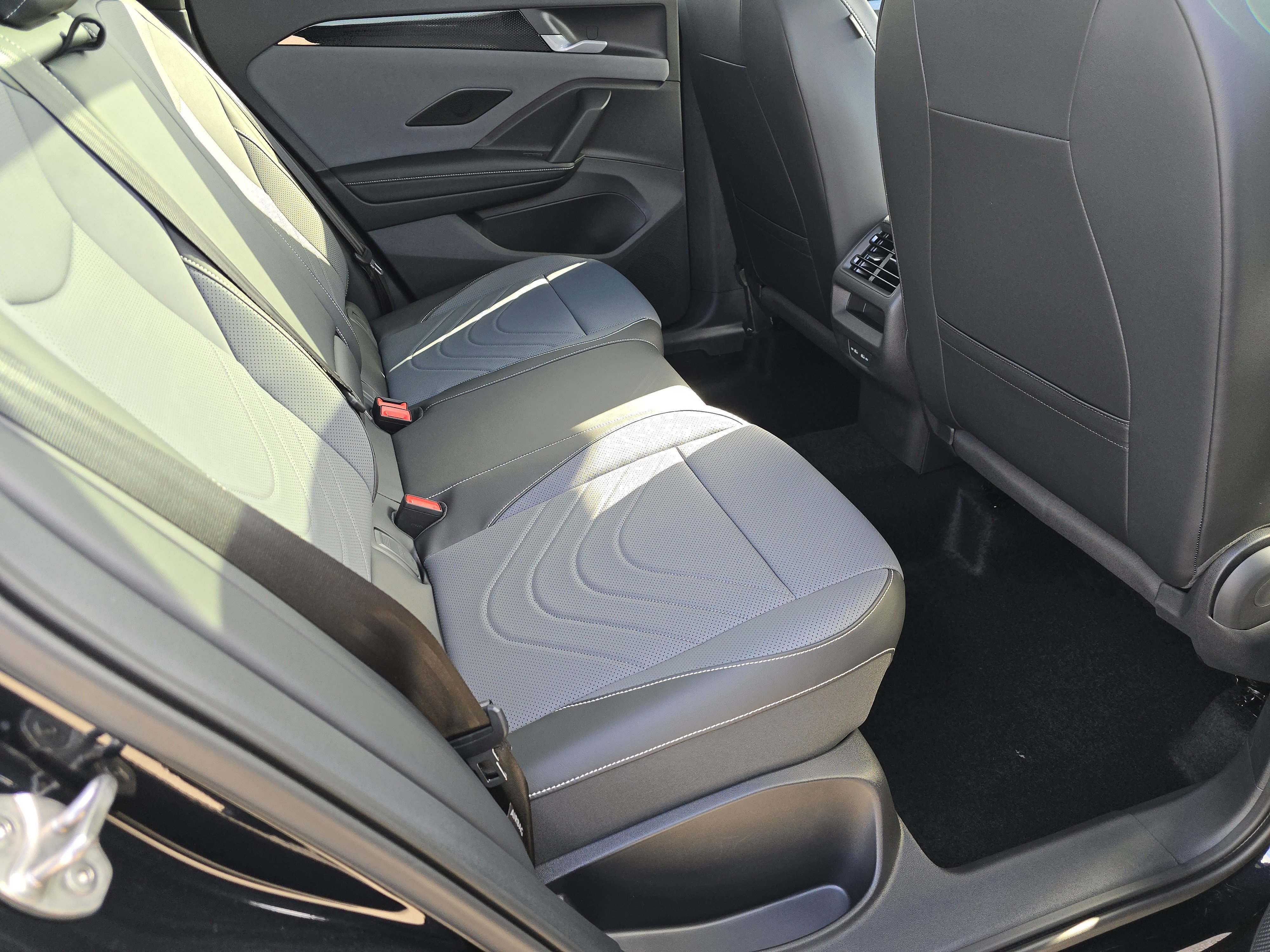 New 2026 Volkswagen Tiguan SE R-Line image 17