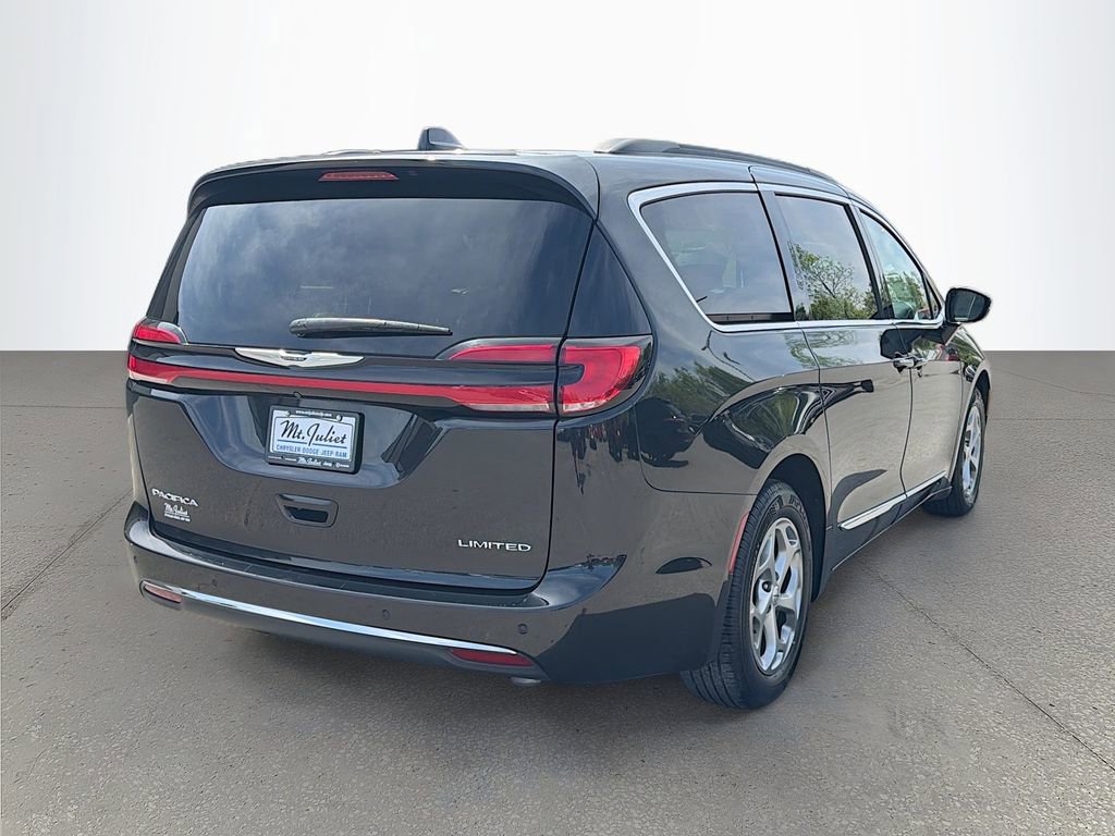 Used 2023 Chrysler Pacifica Limited image 4