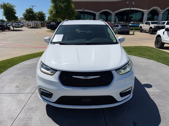 Used 2021 Chrysler Pacifica Touring-L image 2