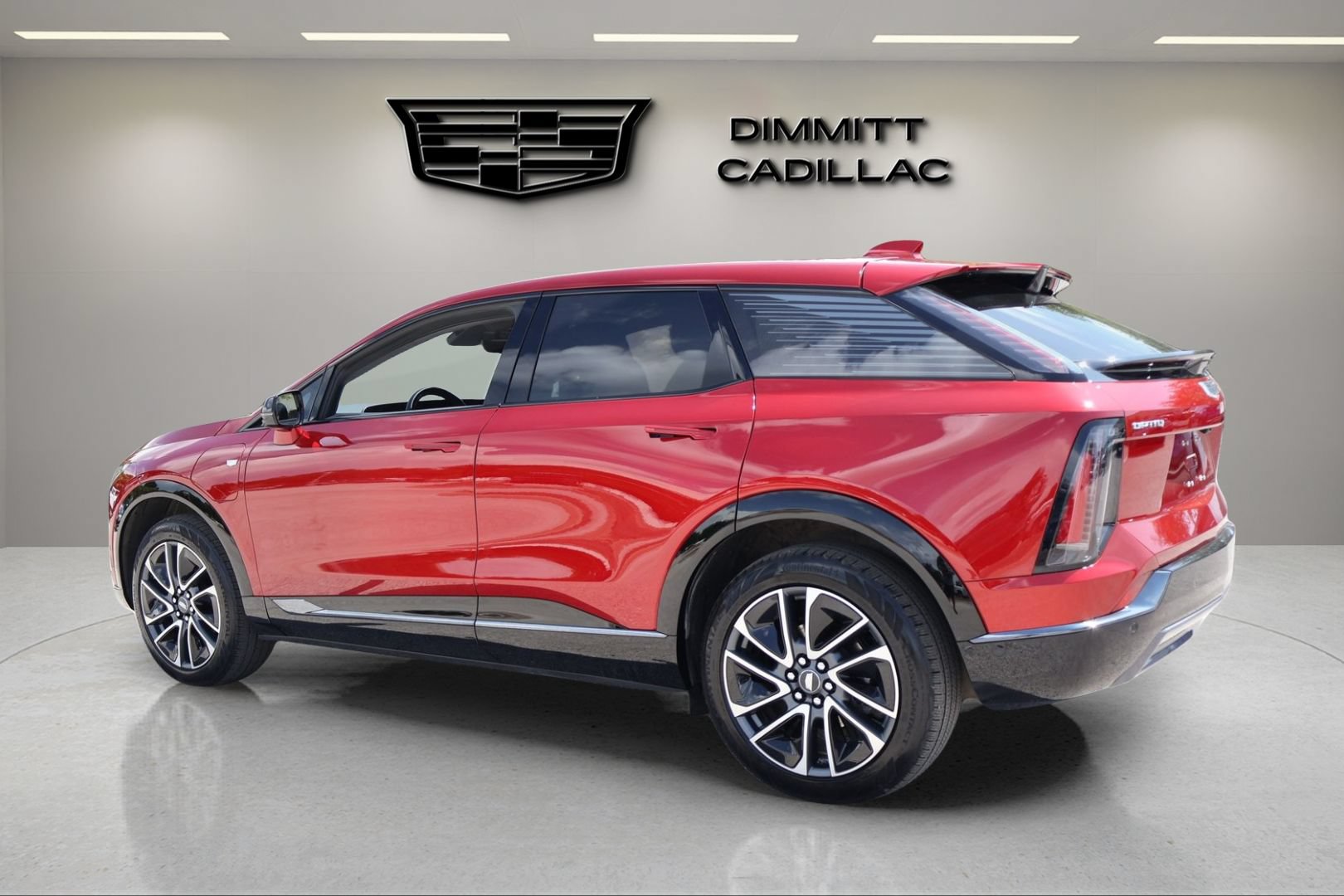 Certified 2025 Cadillac Optiq Sport 2 w/ LPO, Floor Liner Package AWD/4WD image 7