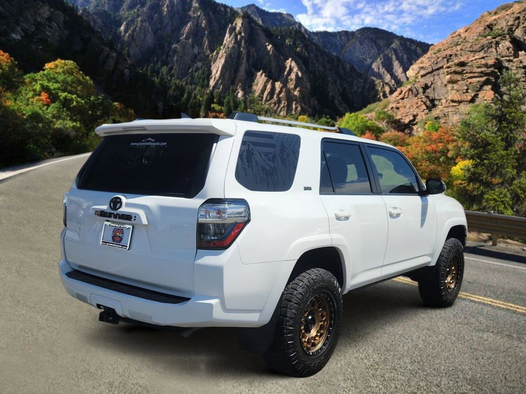 Used 2022 Toyota 4Runner SR5 AWD/4WD image 3