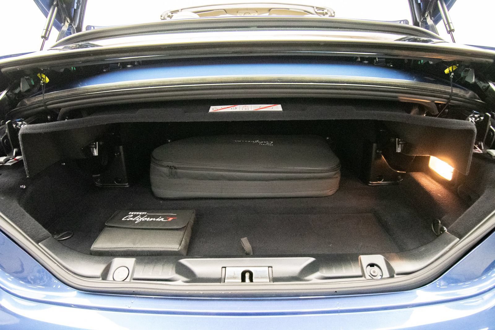 Used 2016 Ferrari California T RWD image 44